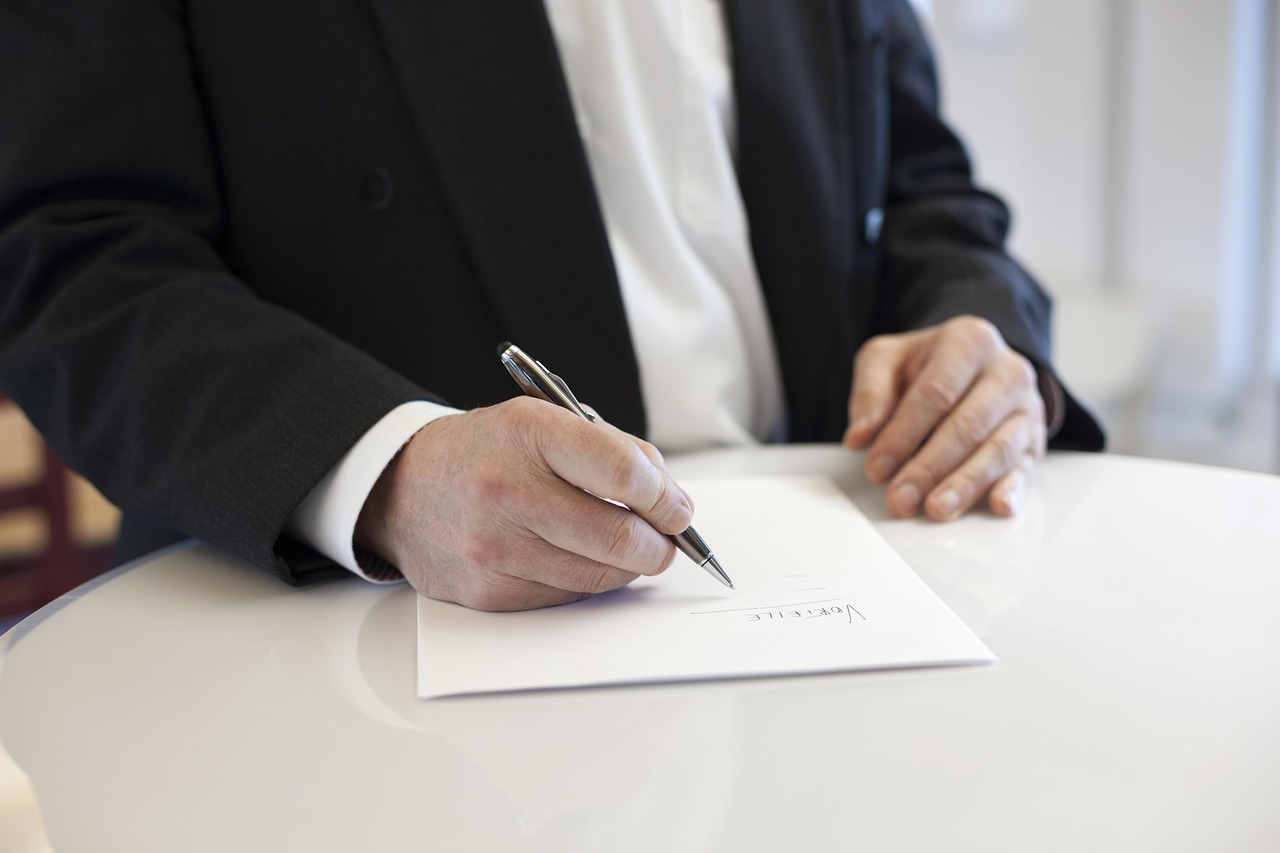 Kjøpekontrakt ved boligsalg – hva må du sjekke før du signerer?